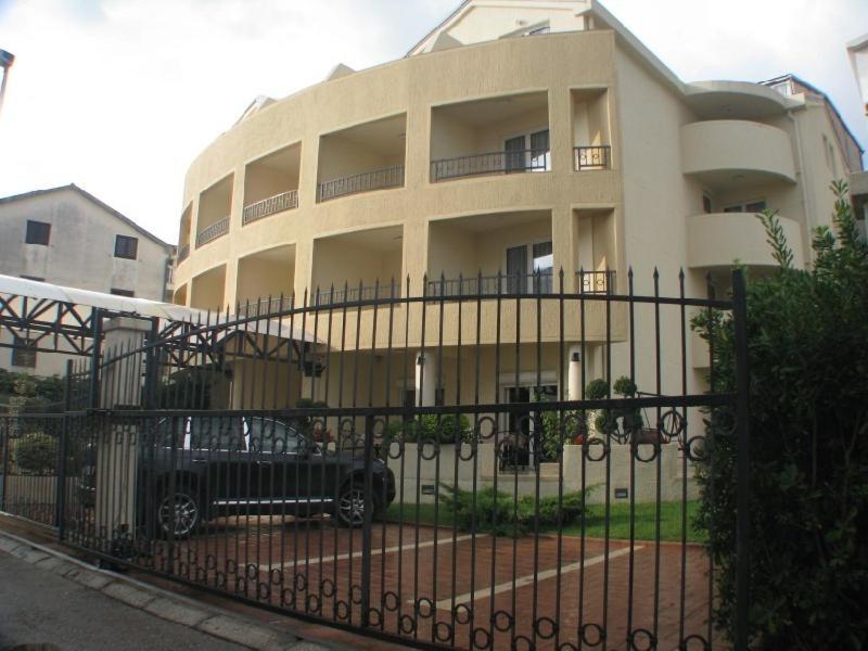 Apartmani Mirenza Будва Экстерьер фото